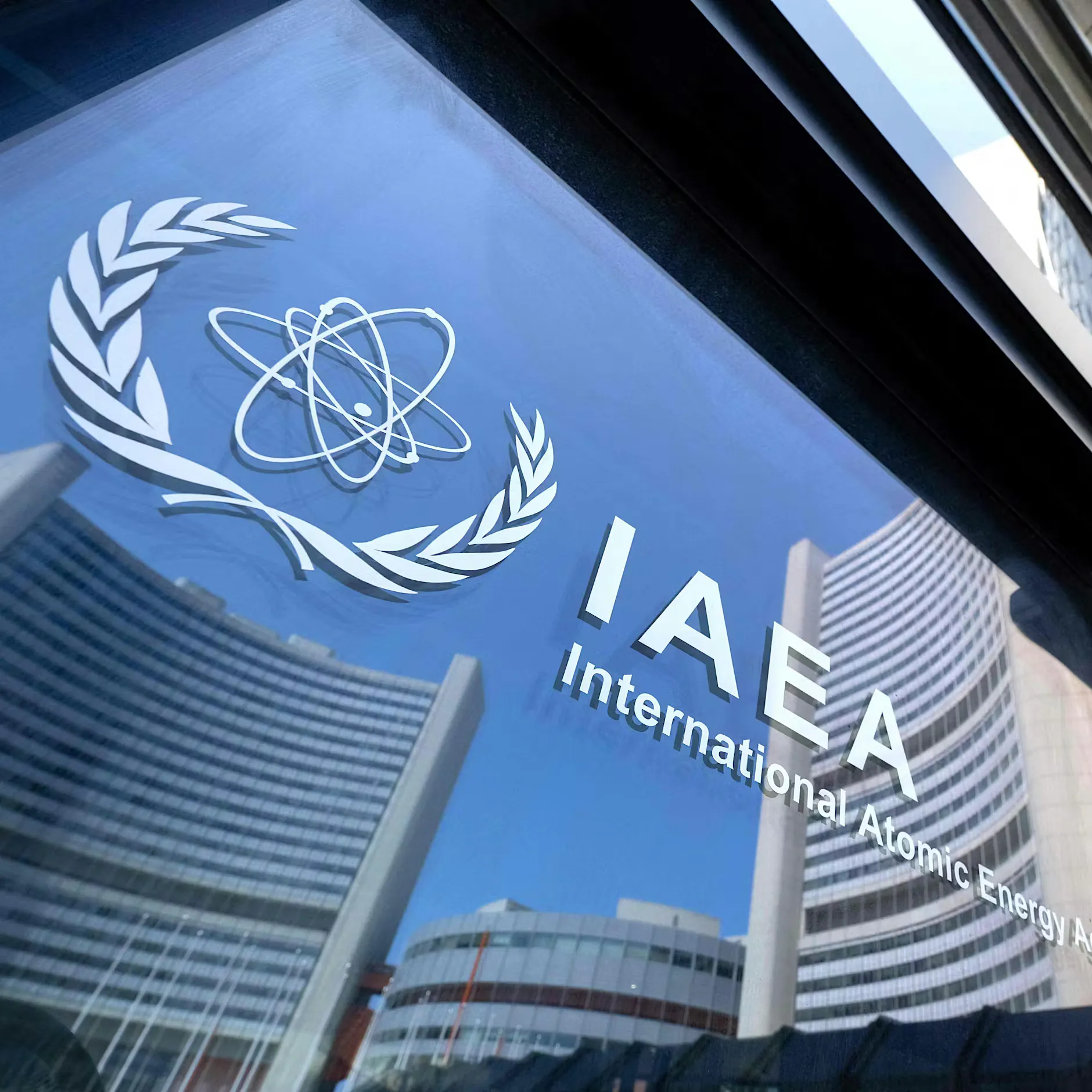 Exklusiv: Irans Schah-Sohn setzt auf Friedrich Merz: „Kein Appeasement ...