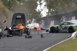 Ralf Aron nach schwerem Unfall in Bathurst mit Rückenverletzungen im Krankenhaus