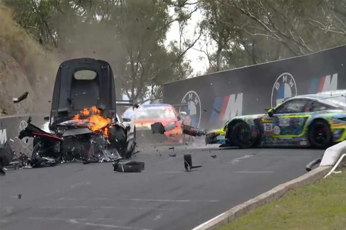 Ralf Aron nach schwerem Unfall in Bathurst mit Rückenverletzungen im Krankenhaus