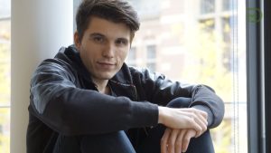 Paluten Alter : Der Erfolgreiche Youtuber und Sein Universum aus Freiheit und Abenteuer